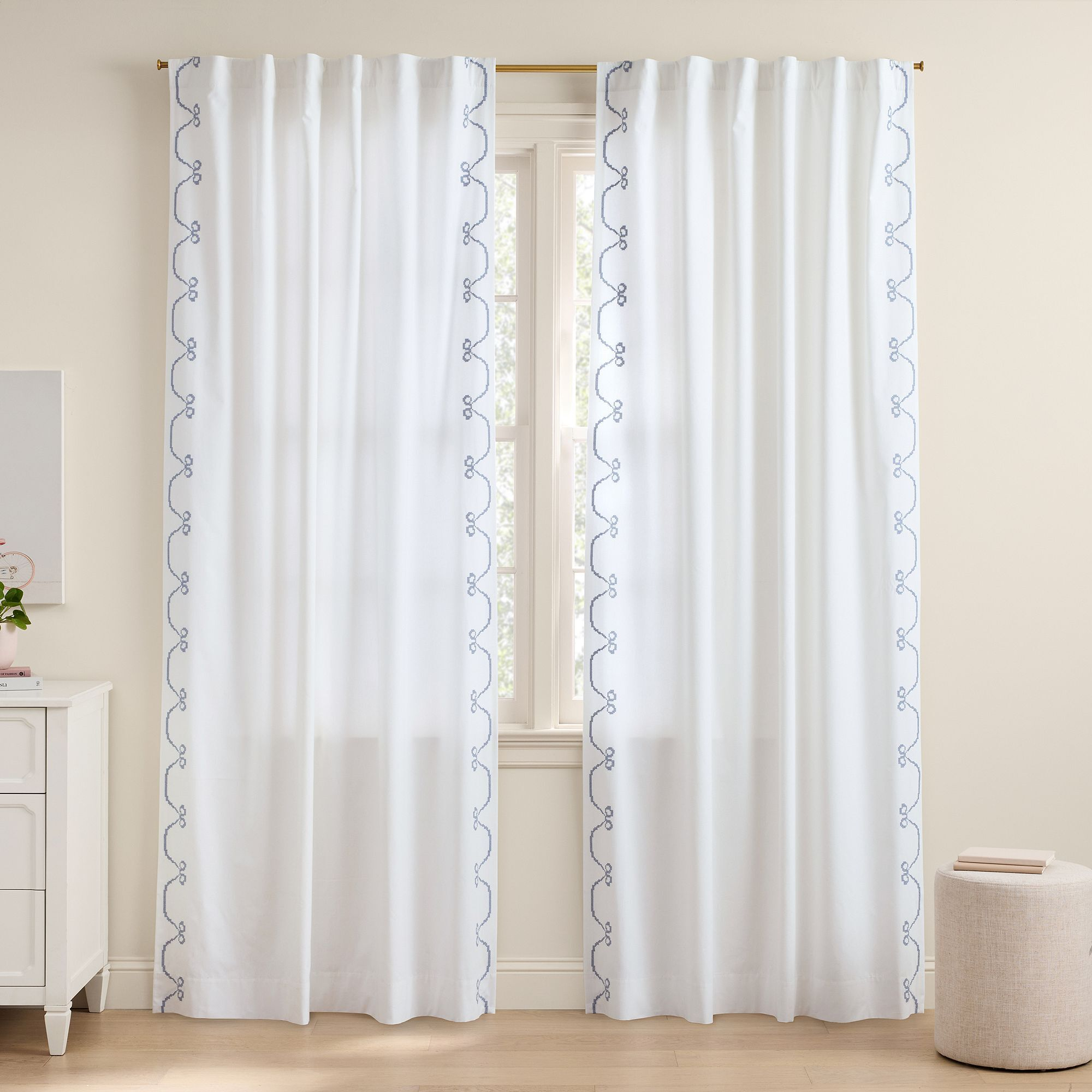 White curtains with blue bow detail traditional coastal home decor